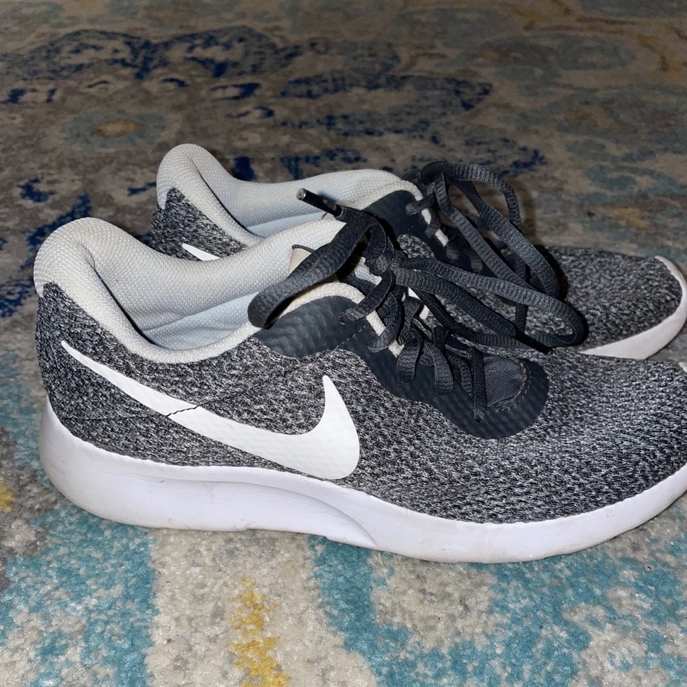 Nike tanjun shoes